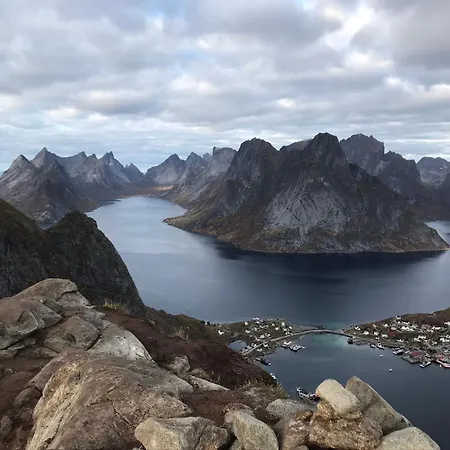 Apartment Svolvaer شقة *