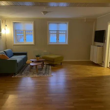 Apartment Svolvaer דירה